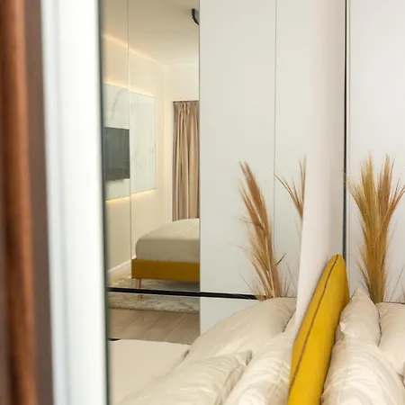 Apartment Fountain Bloom *